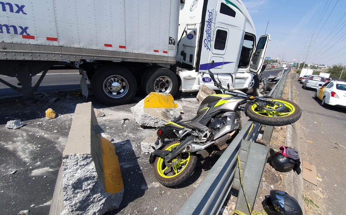 Choque en la 57 deja a motociclista lesionado